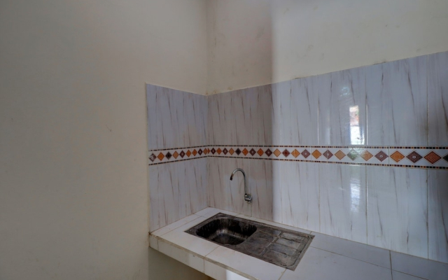 OYO Life 92838 Kost Ibu Surya