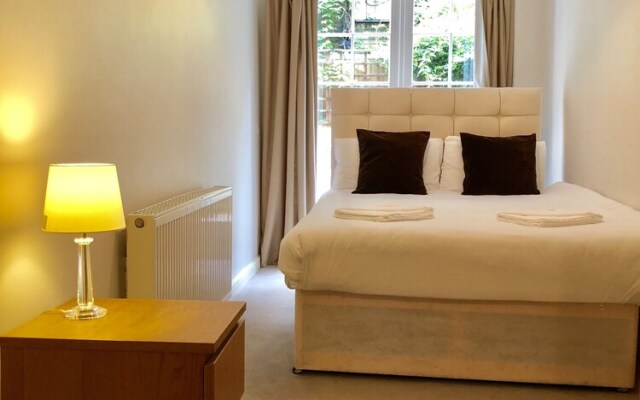 Victoria Station Apartment