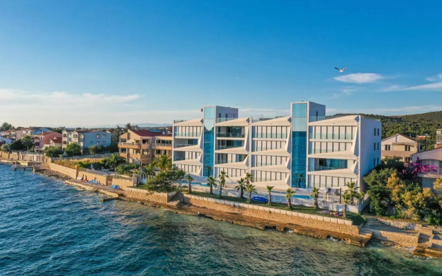 LL luxury penthouse on sea