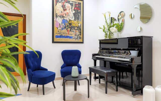 Piccadilly Suites and Rooms