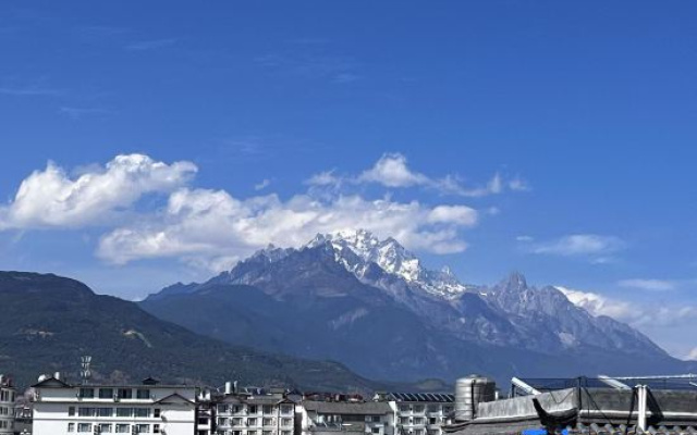 alley | Lane Nostalgia Snow Mountain View Homestay (Shuhe Ancient Town Branch) – Outside – Lijiang