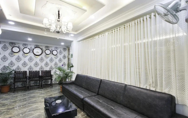 Rich Fort By OYO Rooms