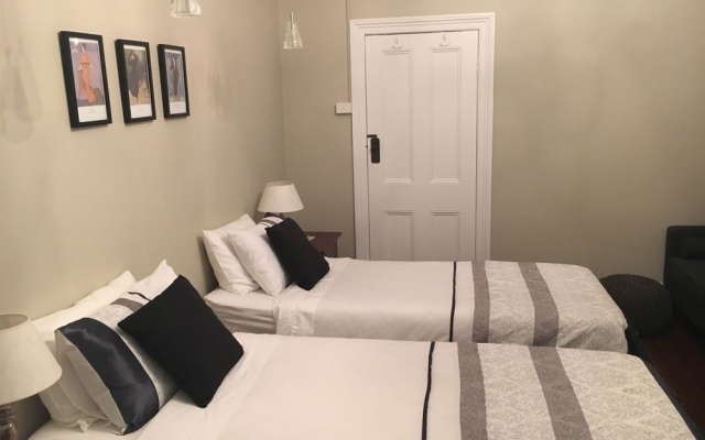 Dunmoylen House – Guest Rooms – Albany
