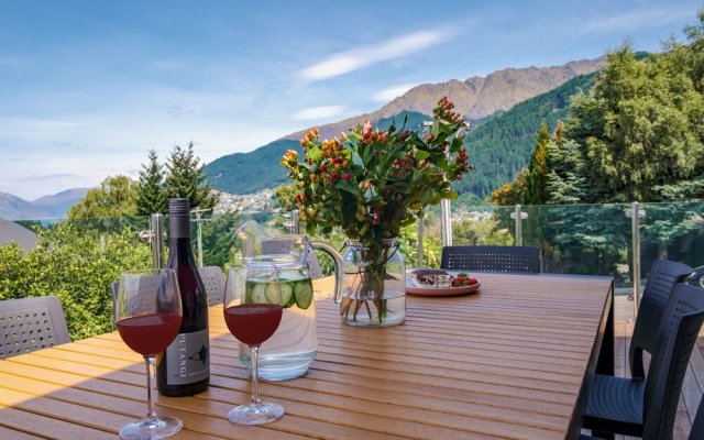 Central Wakatipu Haven – Queenstown Holiday Home