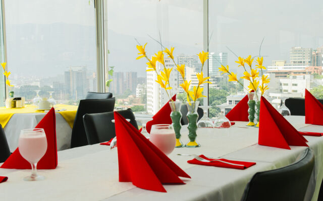 Aparta Suites Torre Poblado