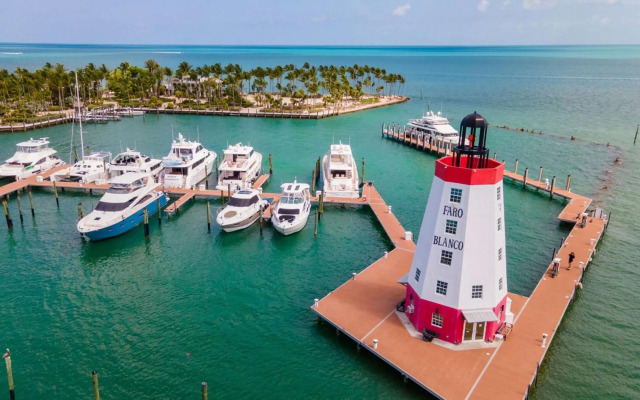 Faro Blanco Resort & Yacht Club Marathon, Curio by Hilton