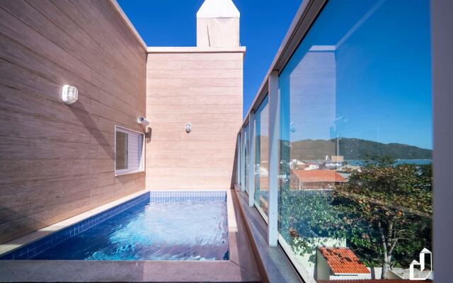 03 suítes com piscina privativa