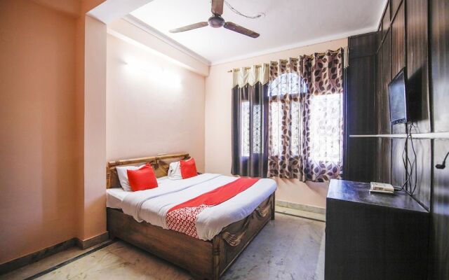 OYO 24753 Hotel Preet