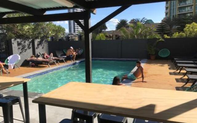 Down Under Hostels by the beach