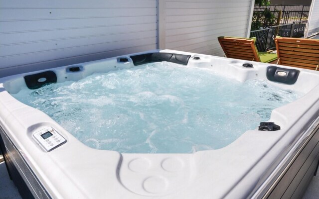 Awesome Home in Trogir with WiFi, 3 Bedrooms & Hot Tub