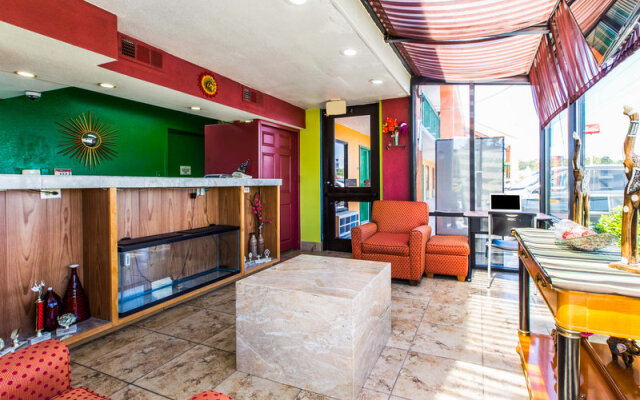 Rodeway Inn & Suites