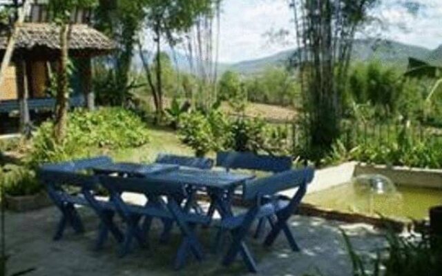 Amy's Earth House Hotel