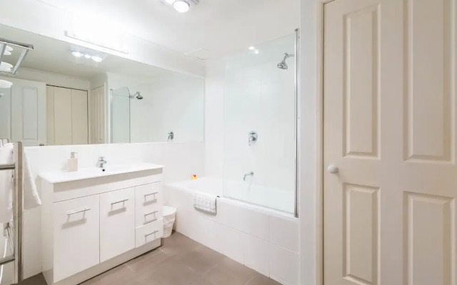 AMAL, 1BDR North Melbourne Apartment