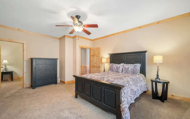 New! Riverfront Retreat Sleeps 12 Ellijay