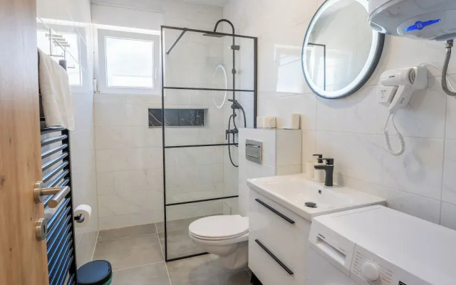 Meridian Pool Residences