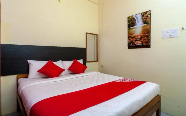 OYO 24898 Senthur Murugan Residency