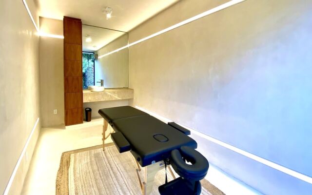 404 Awesome 1Br designer by StayPodio