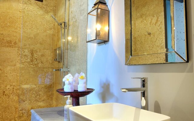Room & Vespa Suite 1