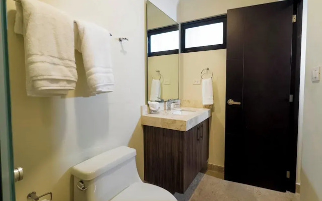 Melittas Stylish 2Bed,2Bath-Condo Near Beach - 6 Guests