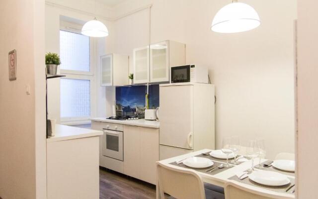 Bright 2br&Ac Apt at Astoria