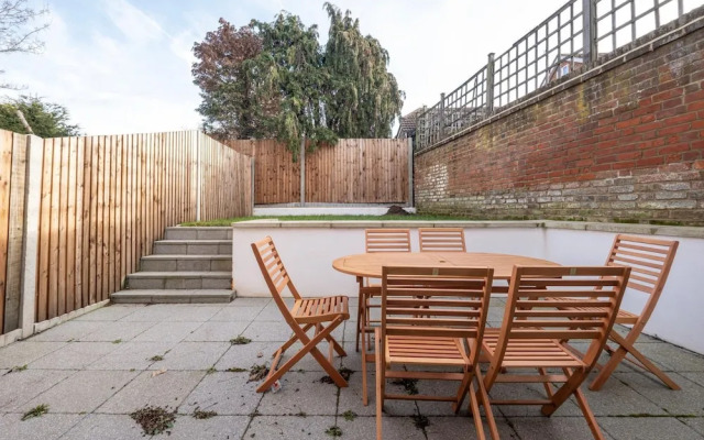 Spacious 4bedroom House-01 in Farnham Royal Slough