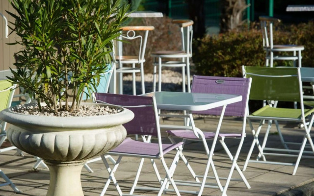 Brit Hotel Essentiel Pau Lescar