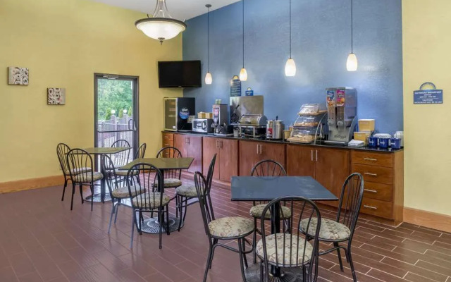 Days Inn & Suites by Wyndham Casey