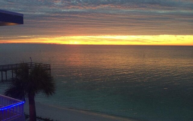 Cabana Breezes Suites