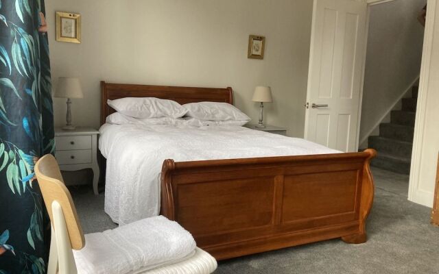 Very Large and Splendid Terrace House in London