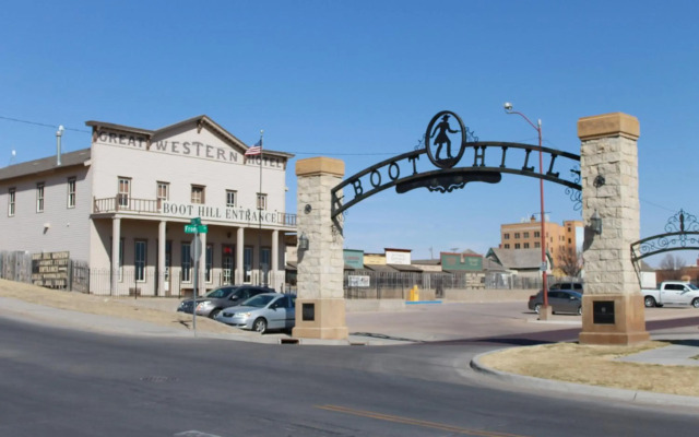 Wyatt Earp Hotel