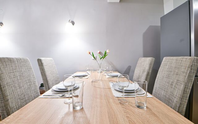 Serene n modern renovated flat