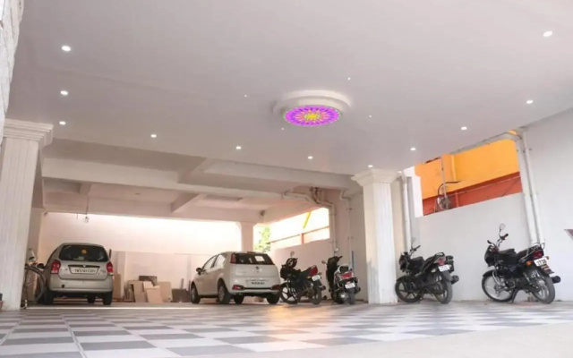 Saravanas Lodge