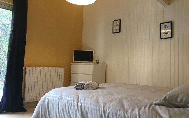 Chambres dHotes Des Tours A La Rochelle