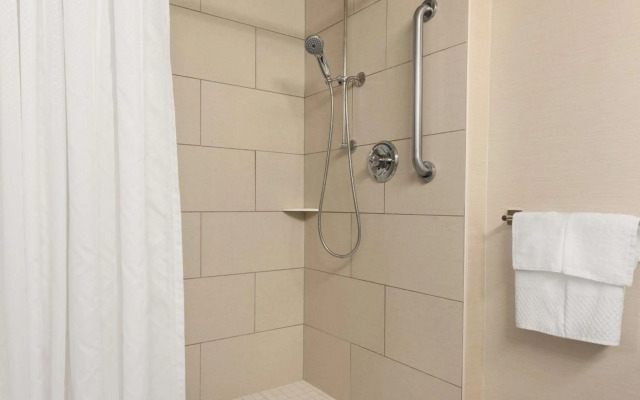 DoubleTree by Hilton Milwaukee - Brookfield