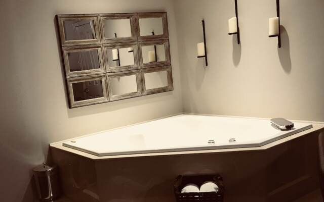 Pinemark Inn & Suites
