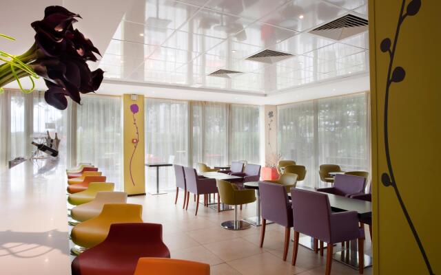 Holiday Inn Express Paris-Canal de la Villette by IHG