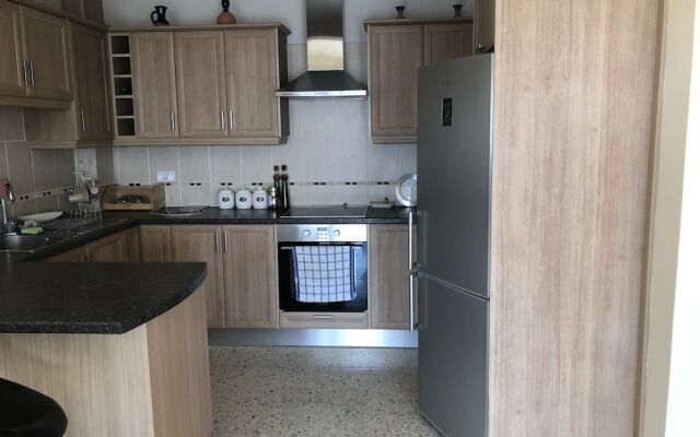 Inviting 2 Bed Apartment In Pissouri Ti Thea