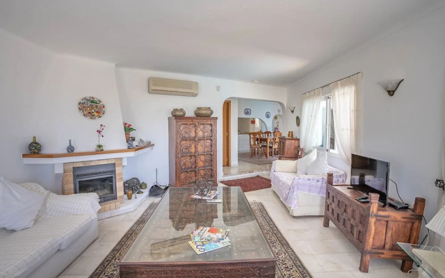 Silver Beautiful 4 Bedroom Vila Just Steps TO TH