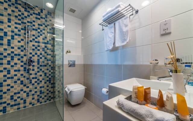 Beautiful Sea View Palm