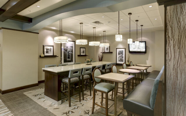 Hampton Inn & Suites Buffalo Downtown