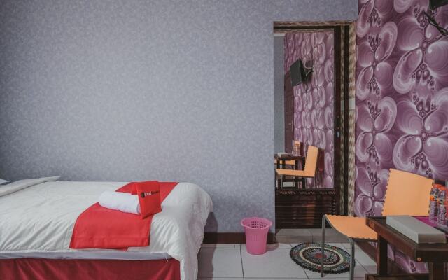 RedDoorz Plus near Maimun Palace 2 Medan
