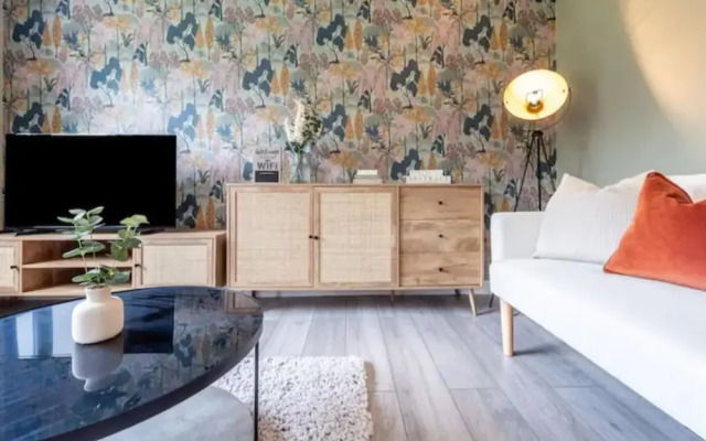 Charming Whitehurst Drive Nest in Manchester