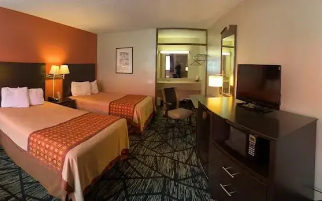 Travelerslodge Motel