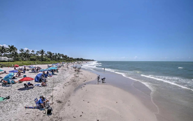 Luxe Naples Escape: Walk to Beach & Downtown!