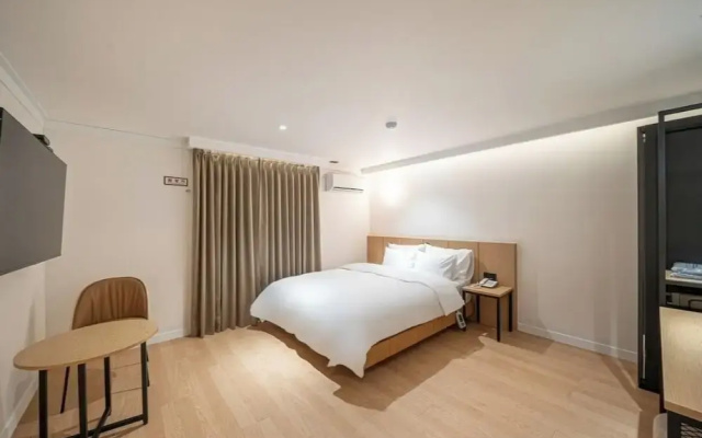 Brown Dot Hotel NamGumi