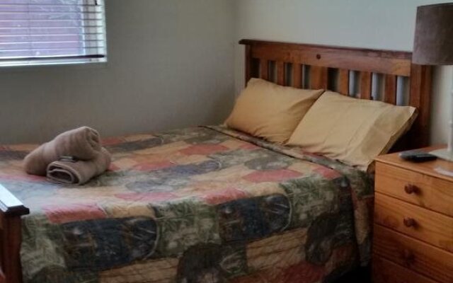 Willow Court Motel