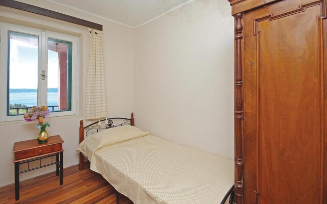 Beautiful Home in Tucepi With Jacuzzi, Wifi and 2 Bedrooms