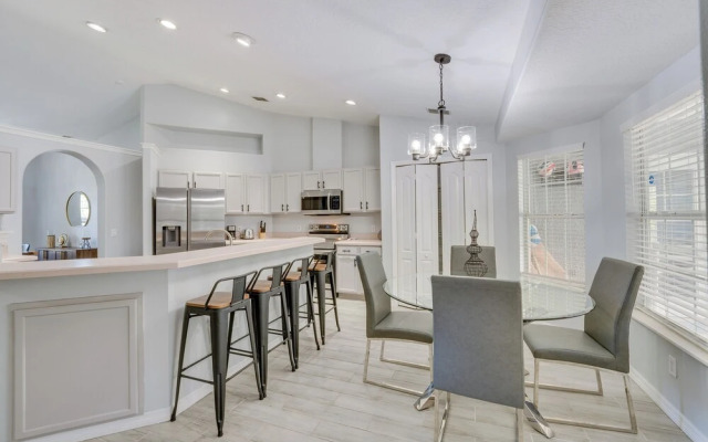 Inviting Home w/ Lanai & Pool in Kissimmee!