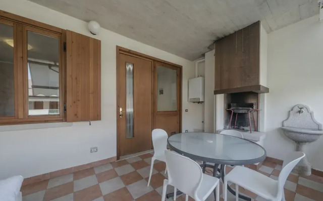 Apt24 - Trilocale Vicino al Lago con Posto Auto