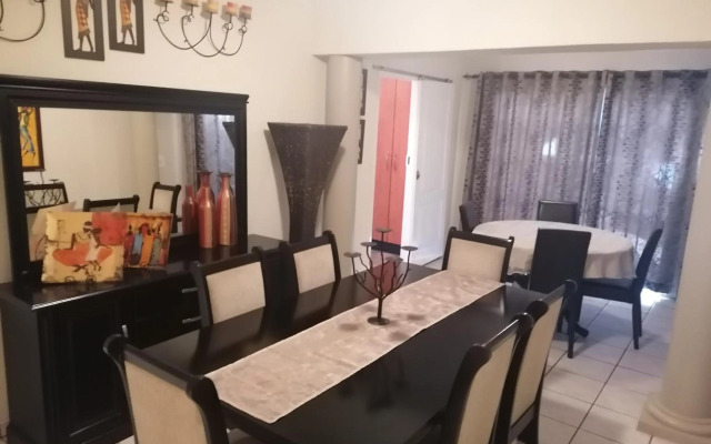 Captivating 3-Bed House in Kempton Park